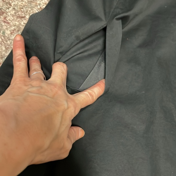 Theory sheath style lbd with front pockets - Picture 2 of 11